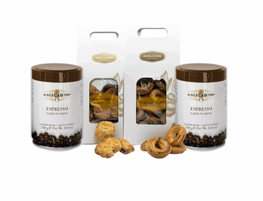 Box avec grains de café, biscuits siciliens nuddi e ciambelline